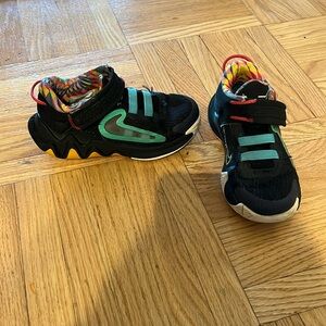 Nike Little kid Giannis sneaker 10.5c